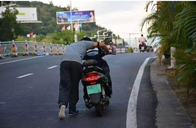 <a href='http://dumenyi.cn/product--1.html' target='_blank'>充電站</a>加盟